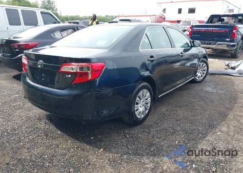 2013 Toyota Camry Le z USA, uszkodzony, nr VIN 4T4BF1FK6DR308389